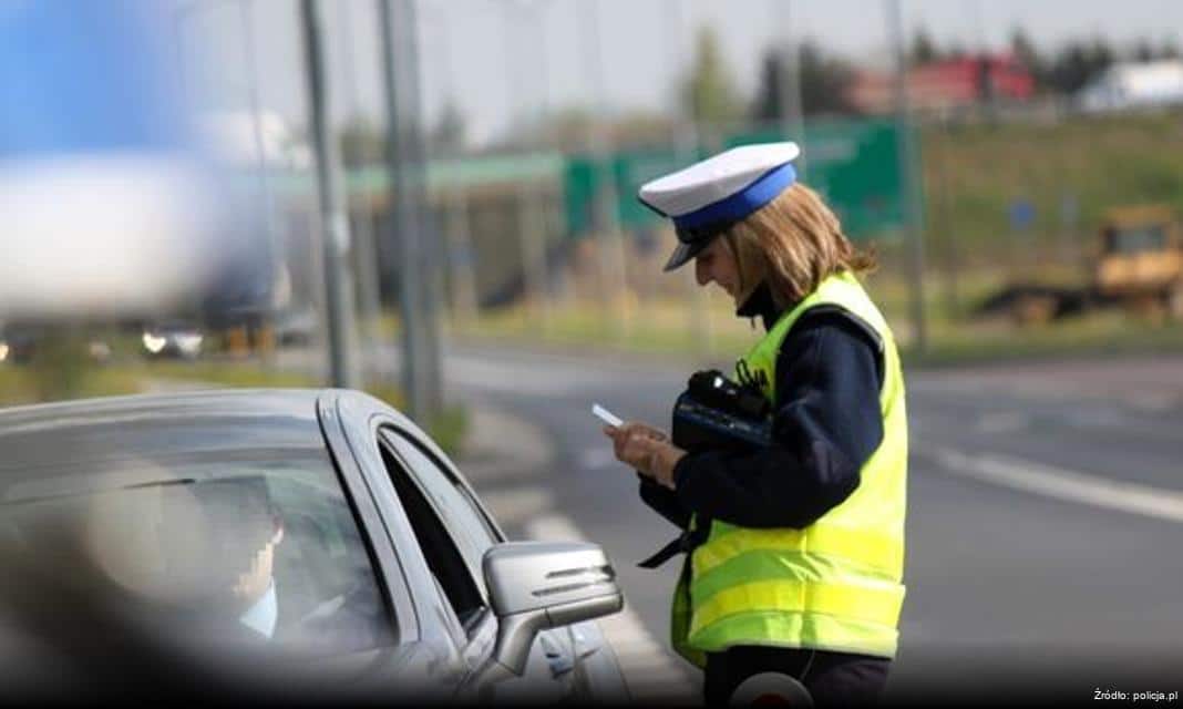 Pojmanie nietrzeźwego kierowcy z dożywotnim zakazem prowadzenia pojazdów w Czchowie