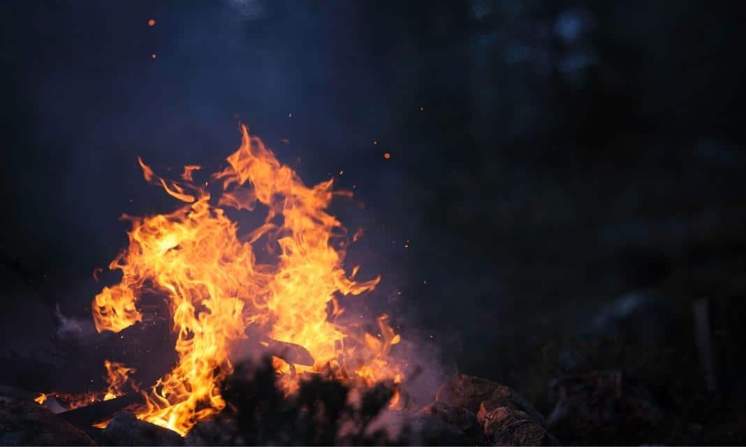 Zasady i bezpieczeństwo ognisk w Borzęcinie: ważne informacje